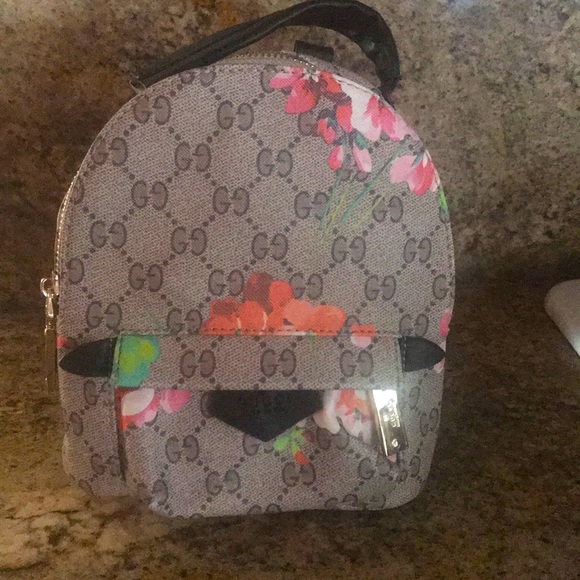 Mini Backpack 🎒 - Picture 1 of 15